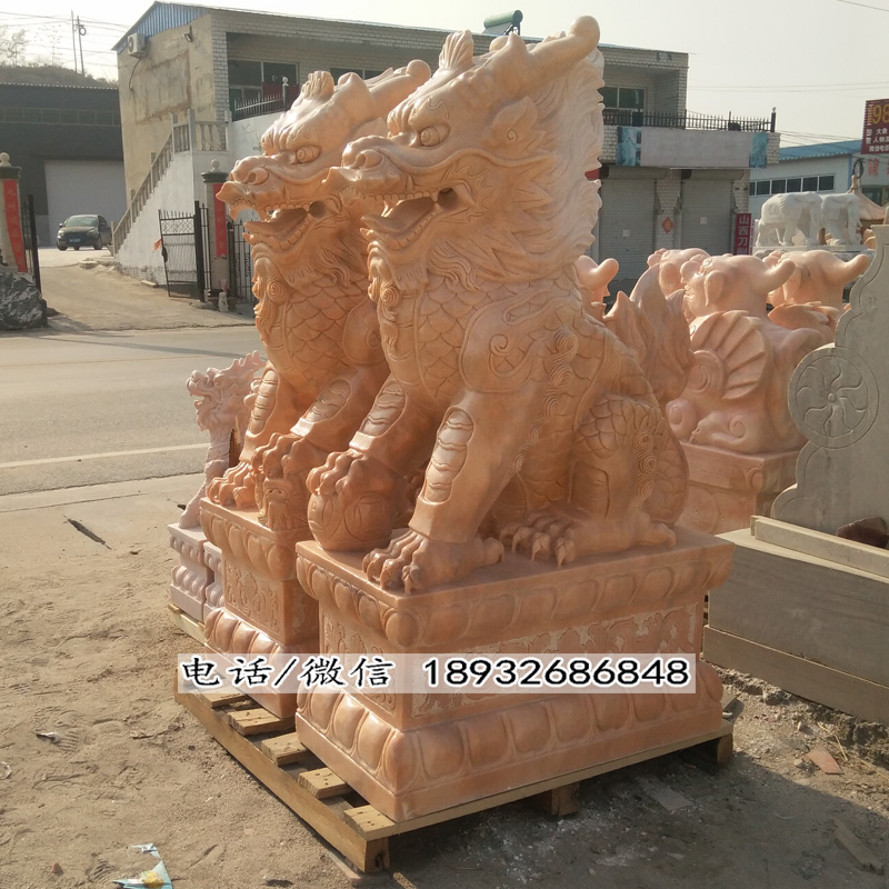 石雕麒麟是中国传统工艺品之一。